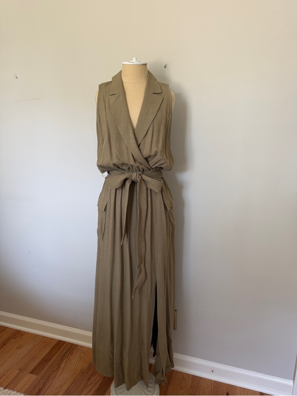 L'AGENCE- MAYER MILITARY MAXI
DRESS in Olive Green M never worn.